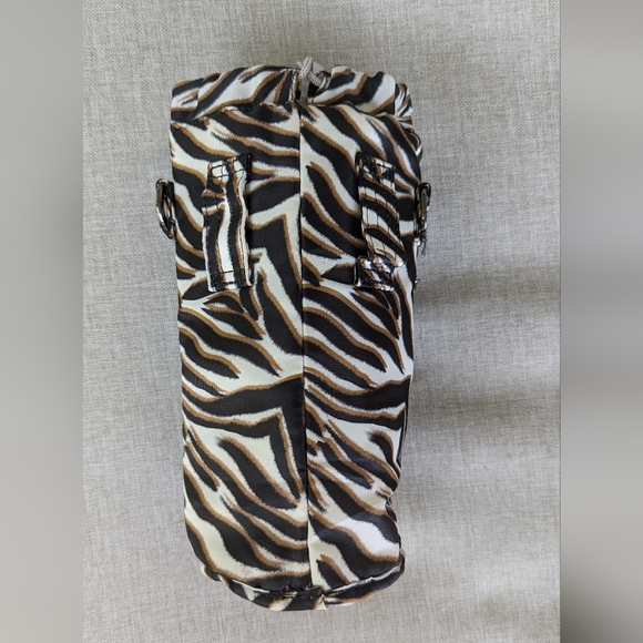 Lug Huggie Wide Convertible Crossbody/Belt Bottle Bag in Zebra Sand - Picture 4 of 8